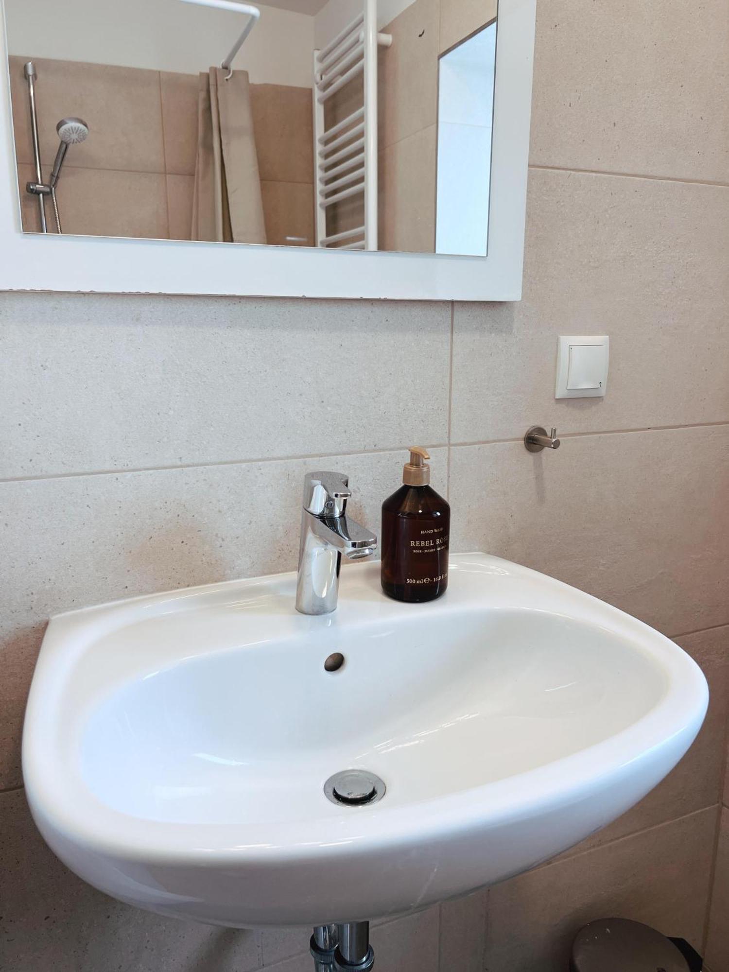 Brunnenmarkt Balcony Apartment فيينا المظهر الخارجي الصورة